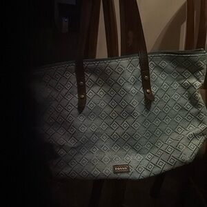 Fossil Jenna tote bag in perfect condition.Maurices bag good con no rips